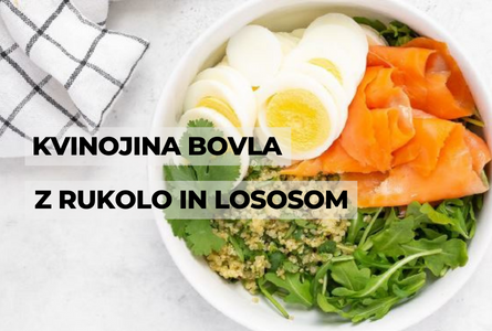 Kvinojina bovla z rukolo in prekajenim lososom